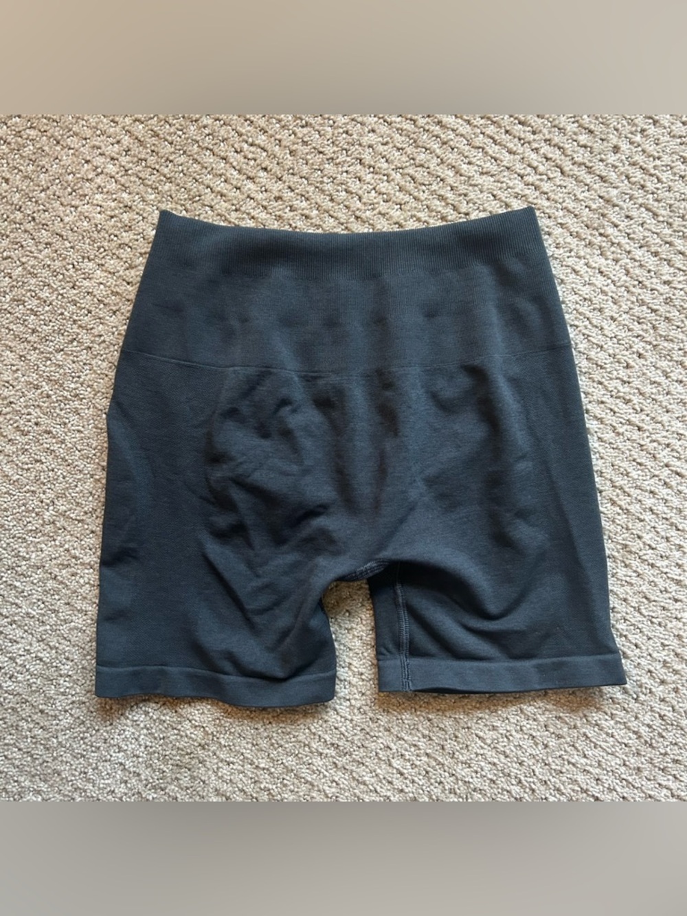 Alphalete Amplify 4.5 Inch Shorts Shadow Size: Small - Picture 2 of 2